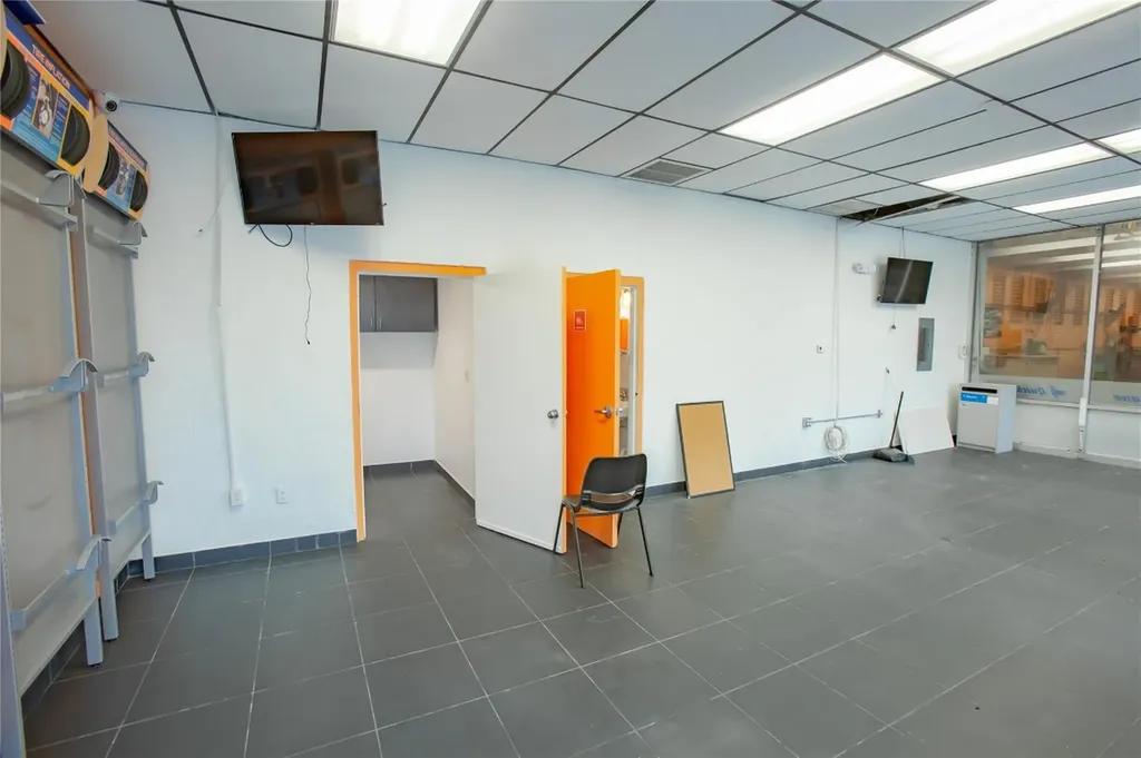 20390 S Dixie Highway Cutler Bay FL 33189