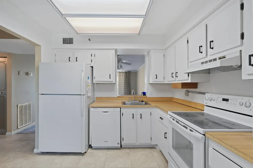 4550 NW 18th Avenue Deerfield Beach FL 33064