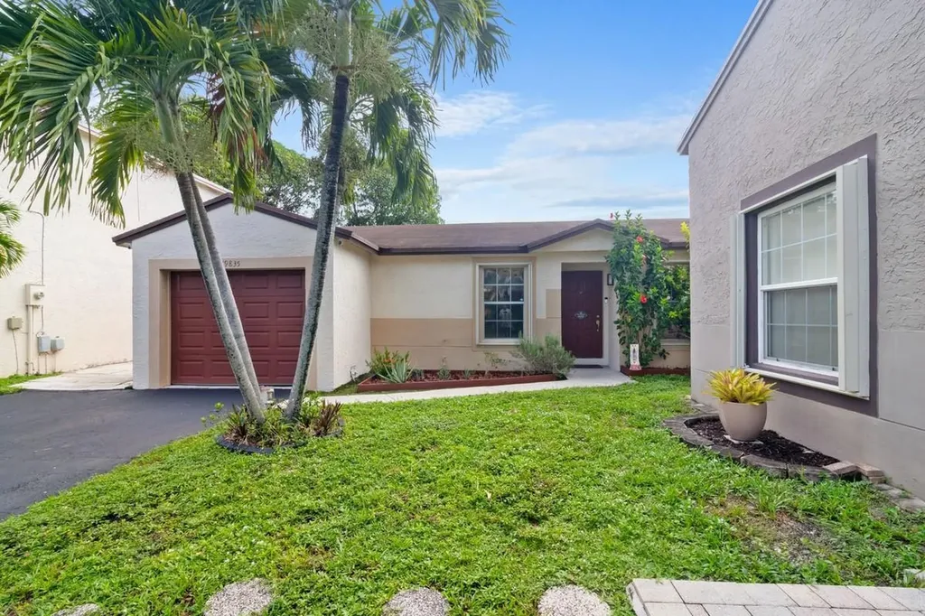 19835 NW 64th Place Hialeah FL 33015