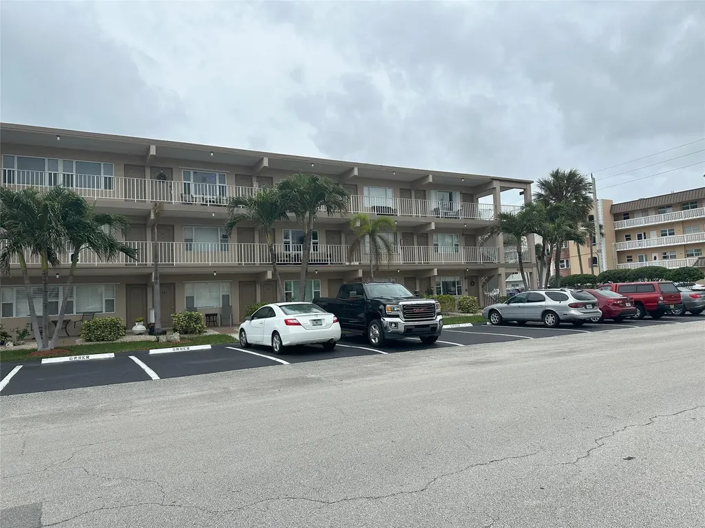 3200 NE 7th Court Pompano Beach FL 33062