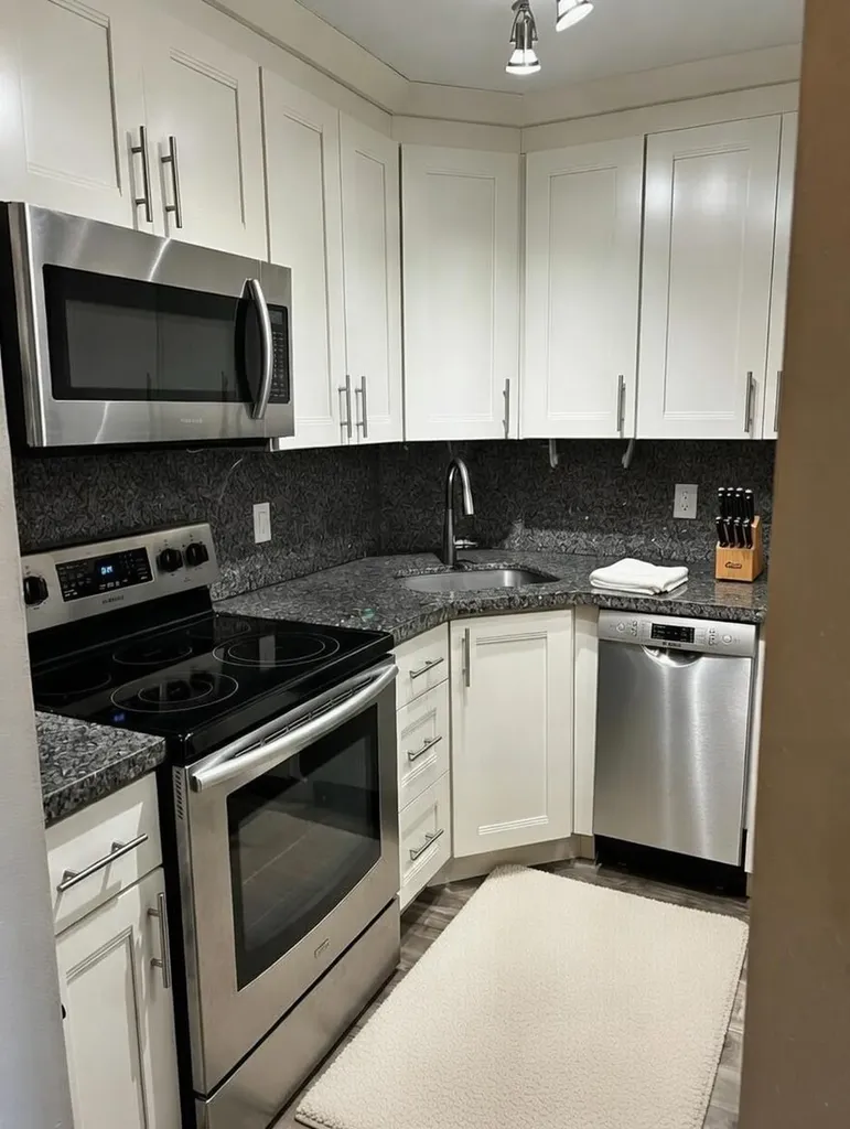 3200 NE 7th Court Pompano Beach FL 33062