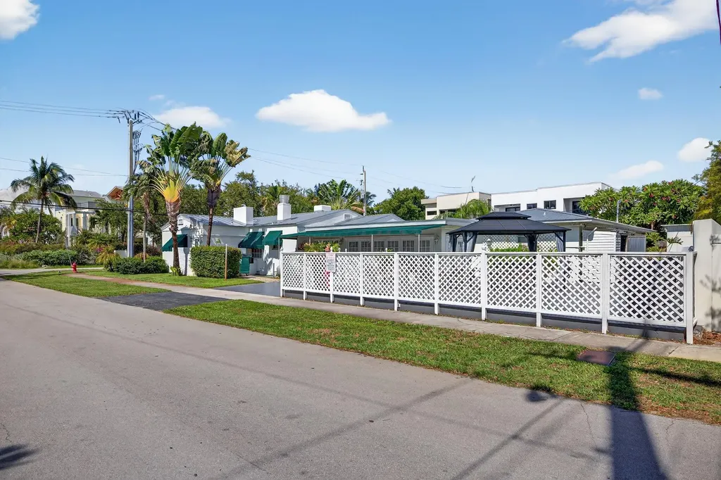 1700 NE 5 Street Fort Lauderdale FL 33301