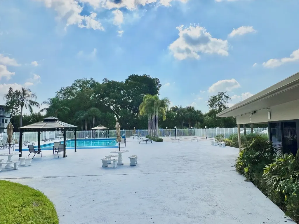 981 Hillcrest Court Hollywood FL 33021