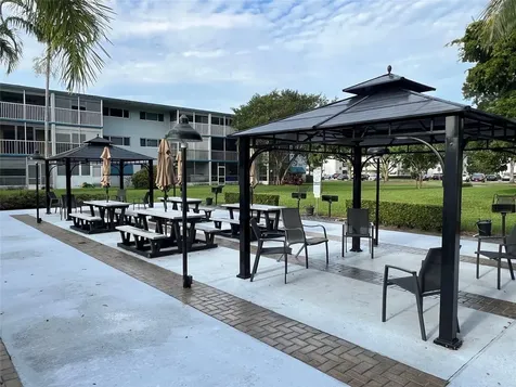 981 Hillcrest Court Hollywood FL 33021