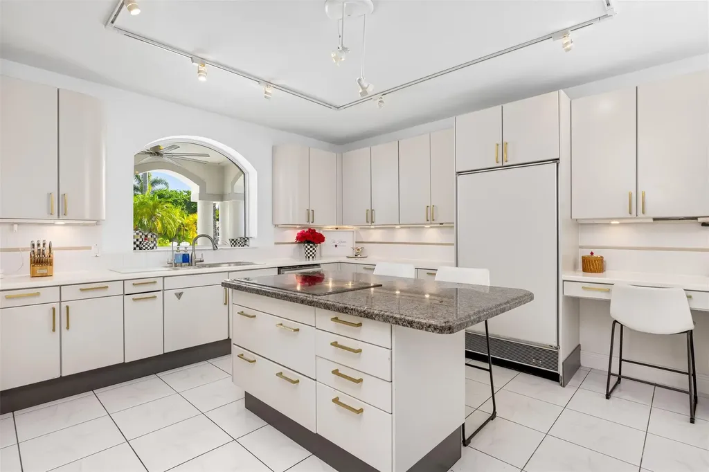 11 Bay Colony Lane Fort Lauderdale FL 33308