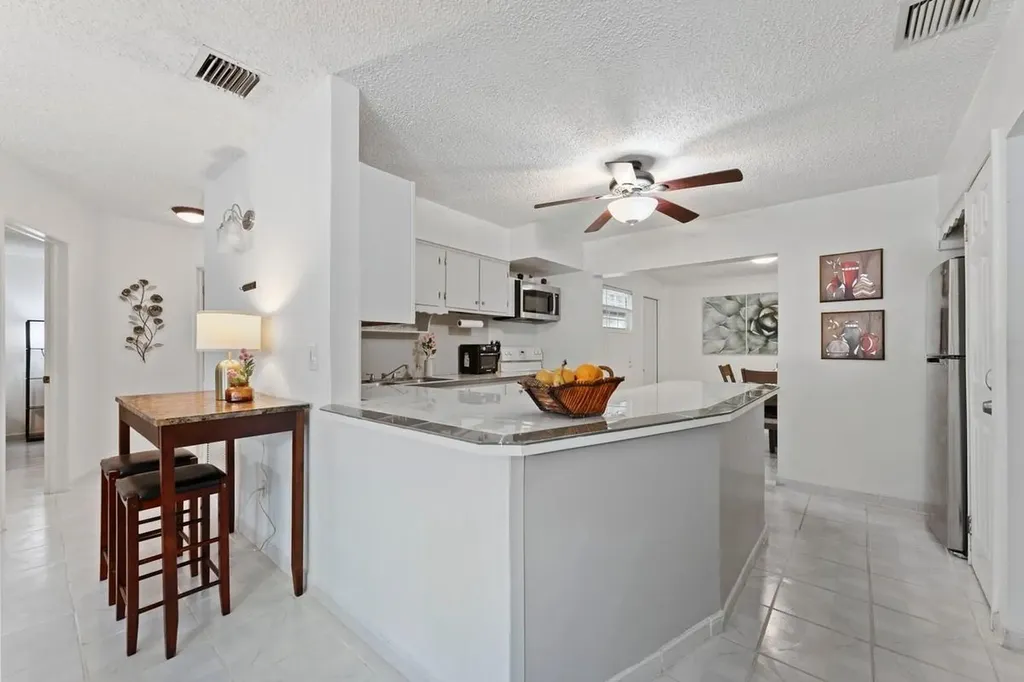2140 N 57th Avenue Hollywood FL 33021