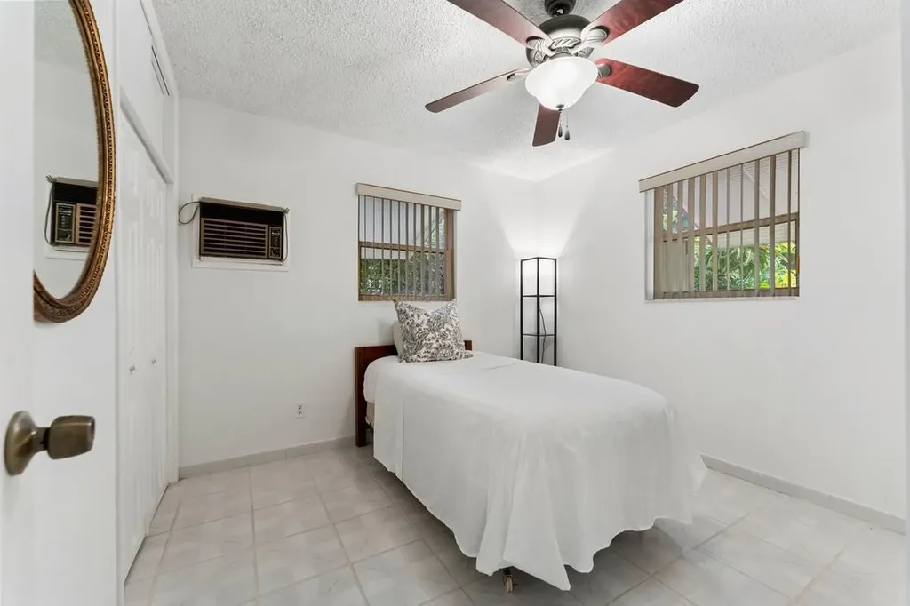 2140 N 57th Avenue Hollywood FL 33021