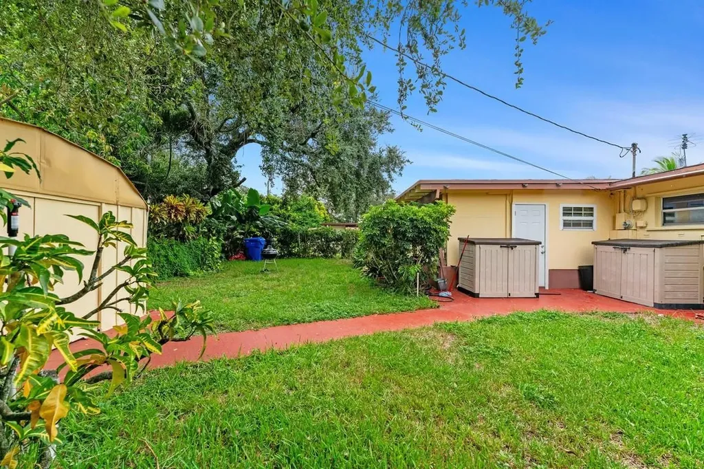 2140 N 57th Avenue Hollywood FL 33021