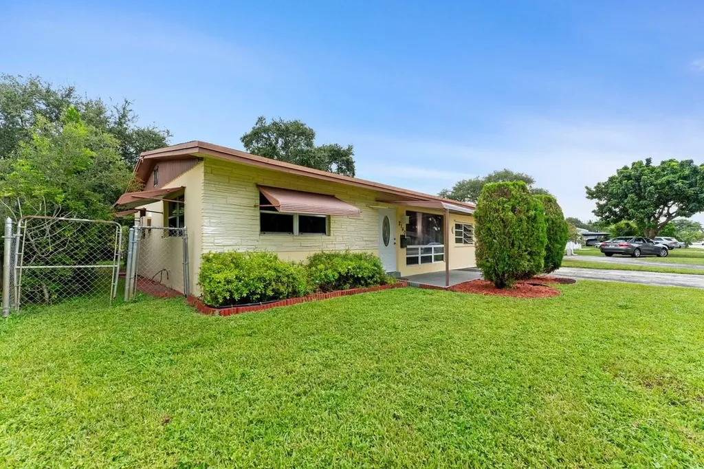 2140 N 57th Avenue Hollywood FL 33021