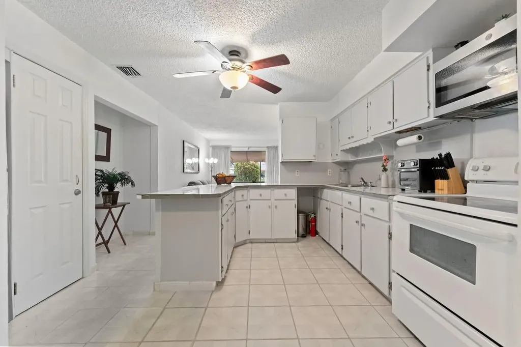 2140 N 57th Avenue Hollywood FL 33021
