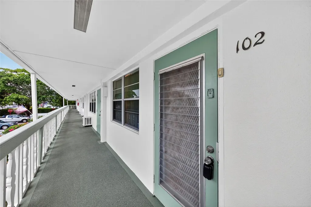 102 Newport F Deerfield Beach FL 33442