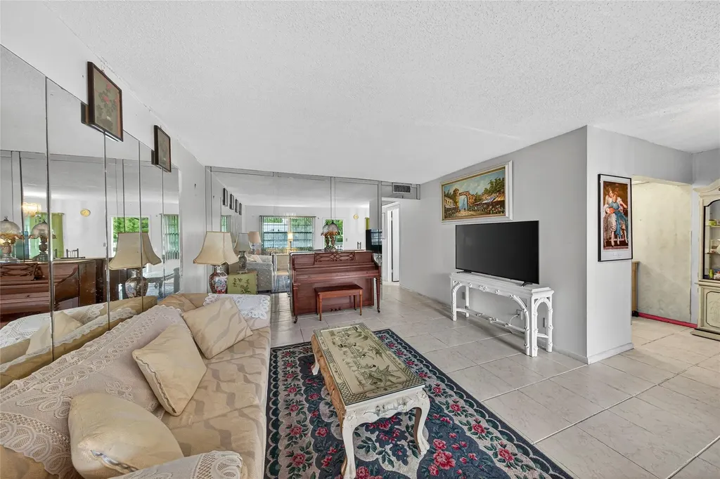 102 Newport F Deerfield Beach FL 33442