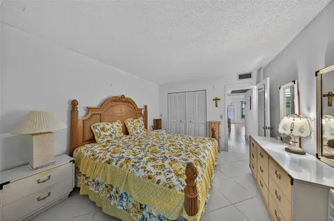 102 Newport F Deerfield Beach FL 33442