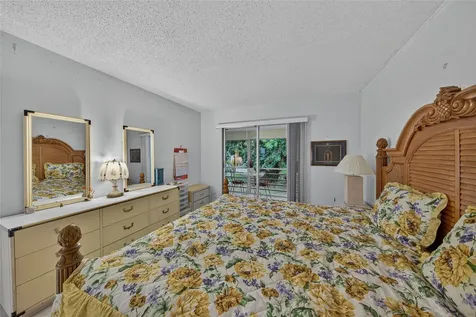 102 Newport F Deerfield Beach FL 33442