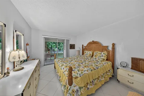 102 Newport F Deerfield Beach FL 33442