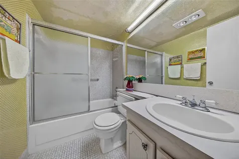 102 Newport F Deerfield Beach FL 33442