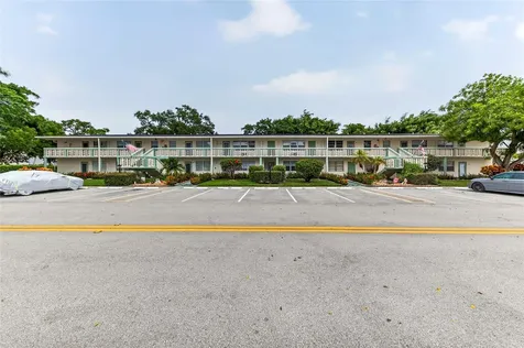 102 Newport F Deerfield Beach FL 33442