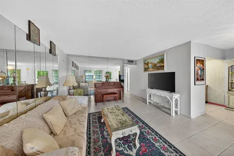 102 Newport F Deerfield Beach FL 33442
