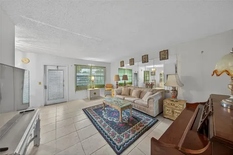 102 Newport F Deerfield Beach FL 33442