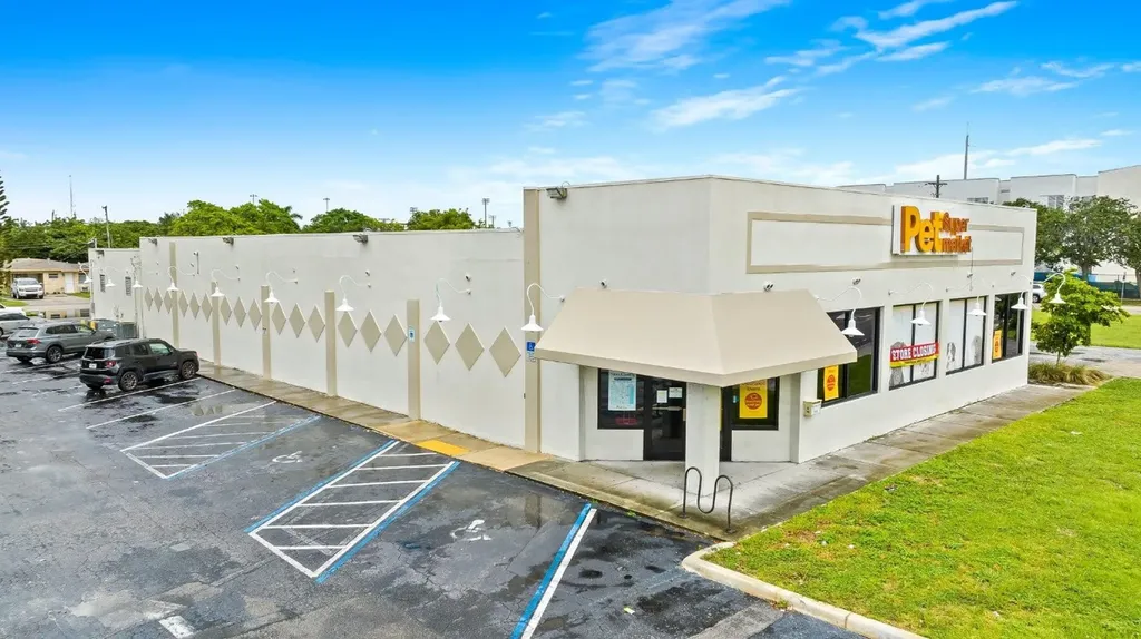 2111 N Federal Highway Hollywood FL 33020