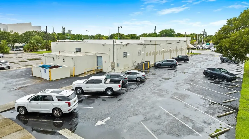 2111 N Federal Highway Hollywood FL 33020
