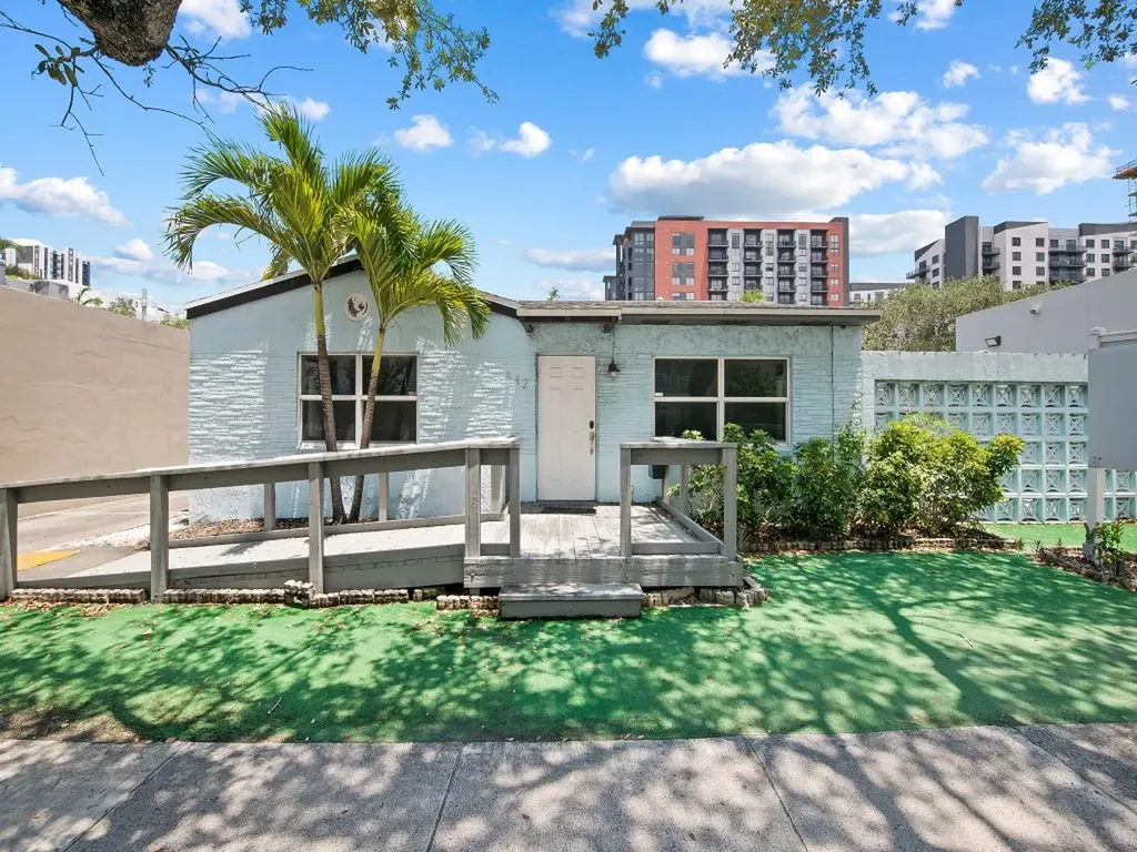 642 NE 3rd Avenue Fort Lauderdale FL 33304