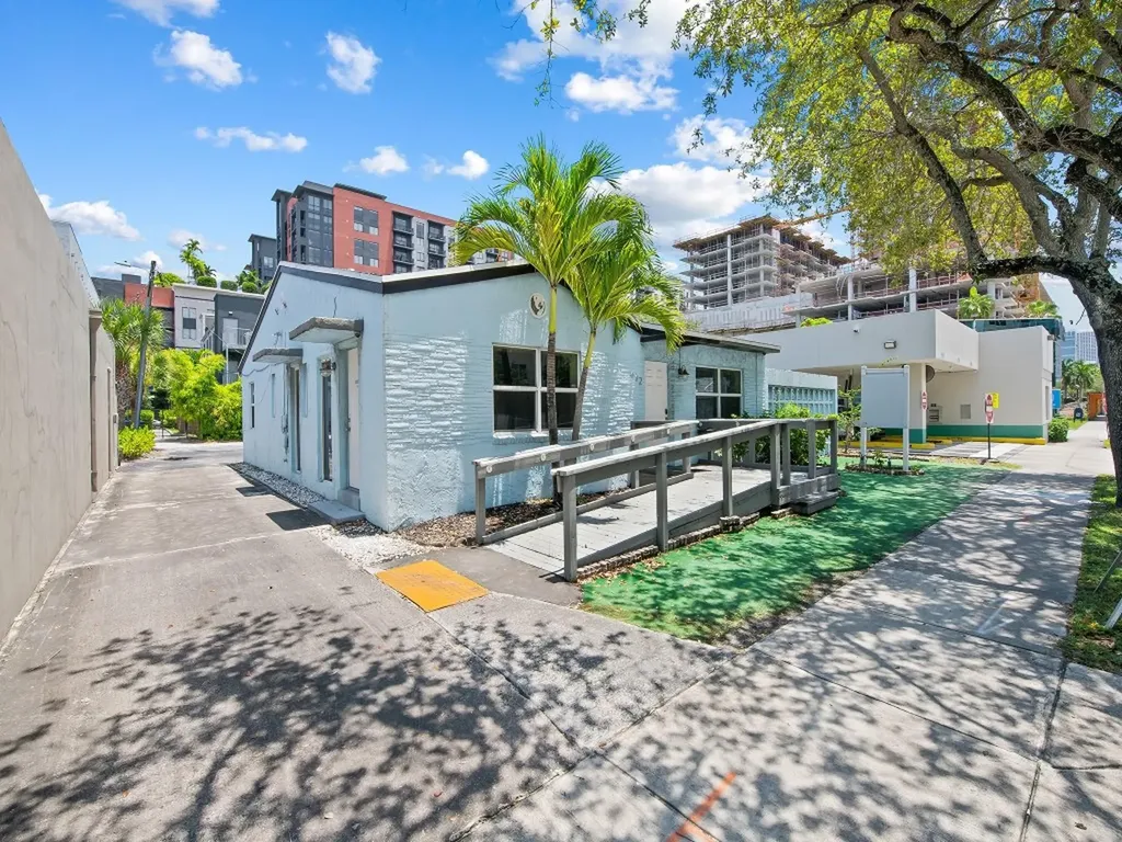 642 NE 3rd Avenue Fort Lauderdale FL 33304