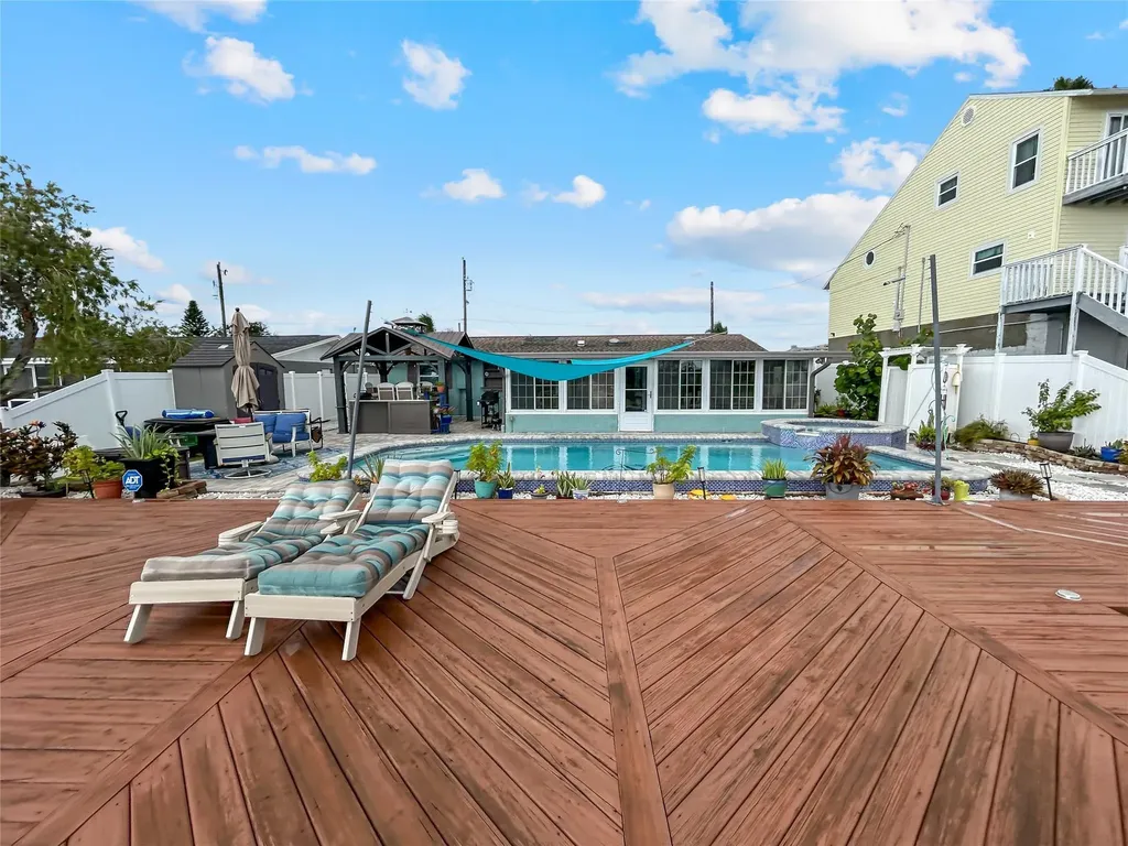 13704 Maria Hudson FL 34667