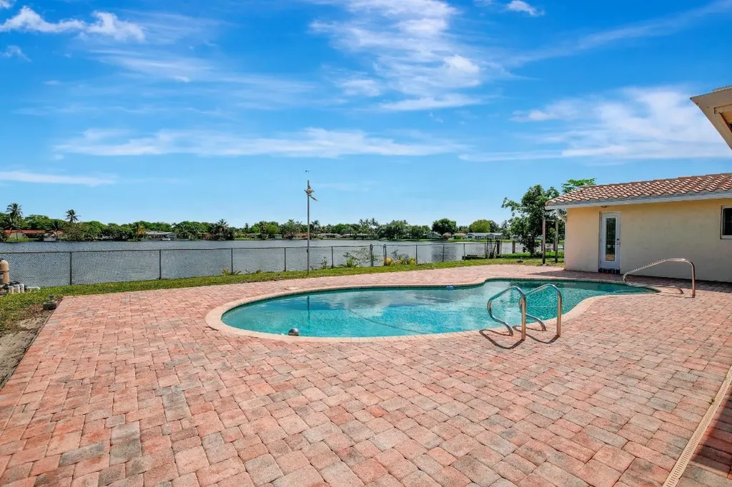 7101 SW 18th Street Plantation FL 33317