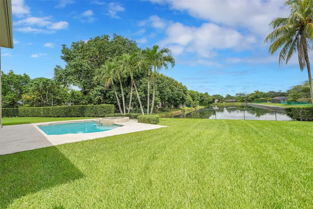 11001 SW 75th Court Pinecrest FL 33156