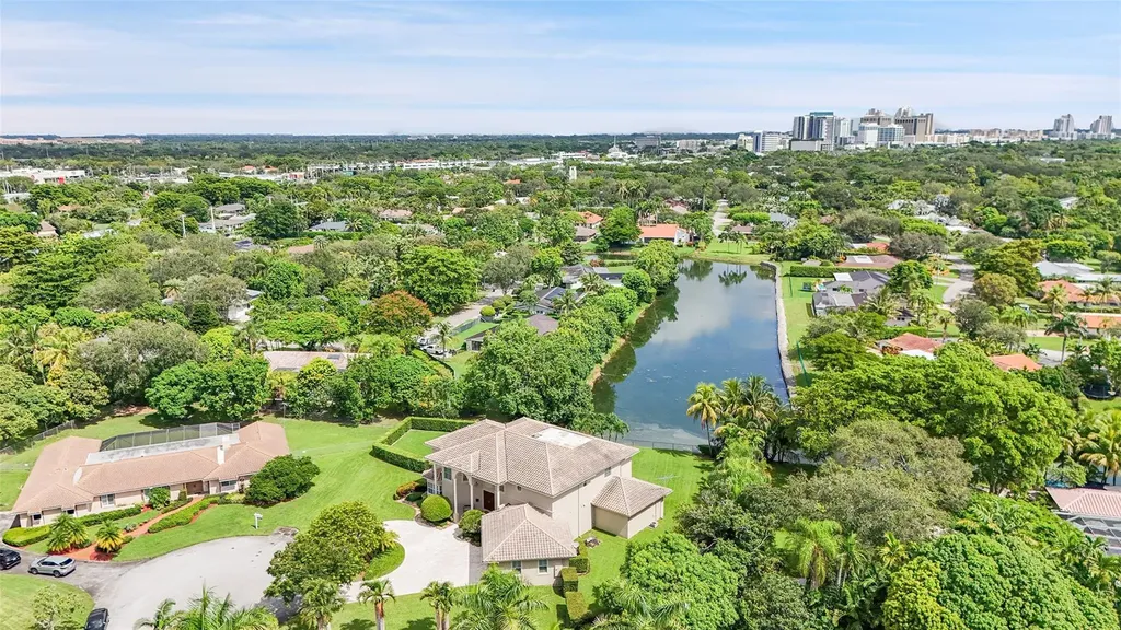 11001 SW 75th Court Pinecrest FL 33156