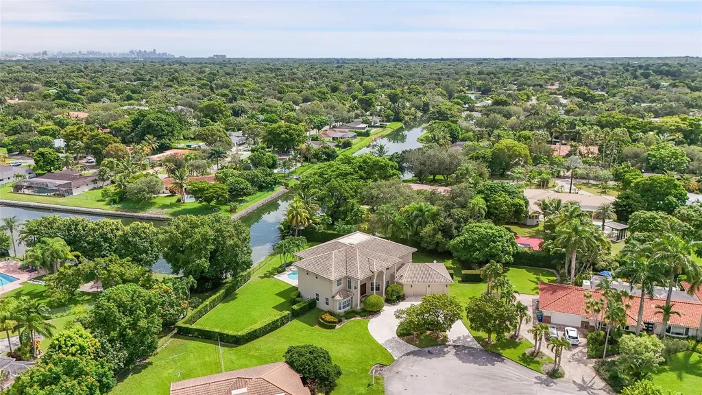 11001 SW 75th Court Pinecrest FL 33156