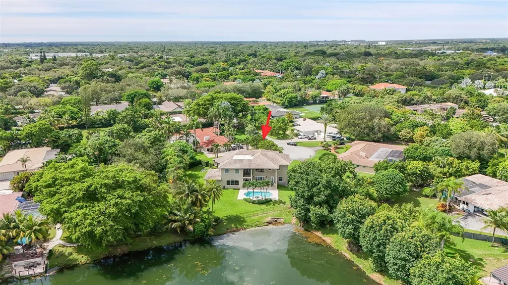 11001 SW 75th Court Pinecrest FL 33156