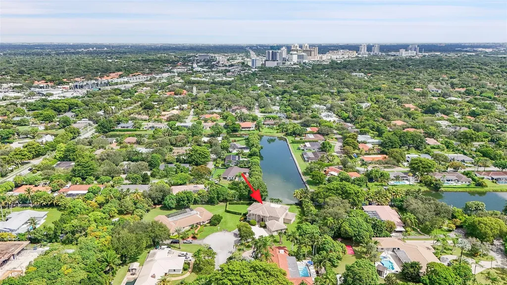 11001 SW 75th Court Pinecrest FL 33156
