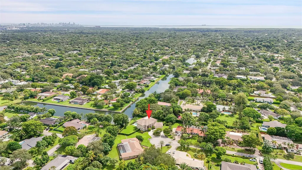 11001 SW 75th Court Pinecrest FL 33156