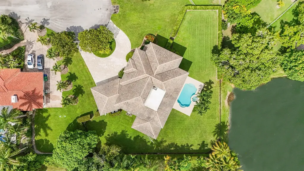 11001 SW 75th Court Pinecrest FL 33156