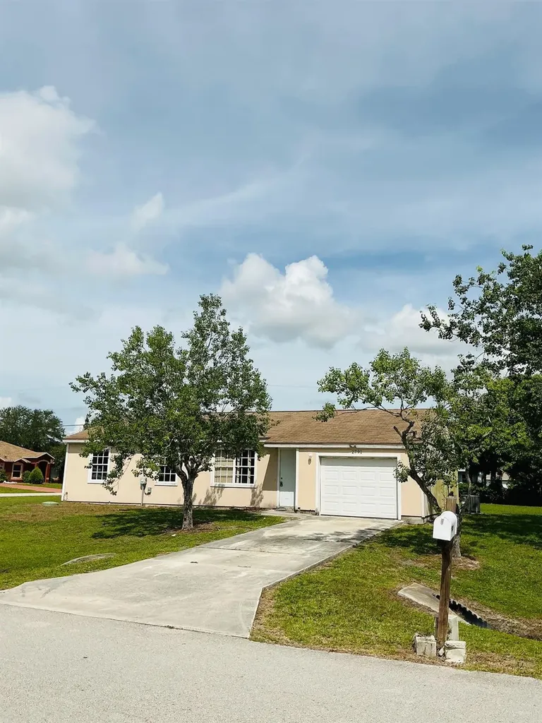 2791 SE Buccaneer Circle Port St Lucie FL 34952
