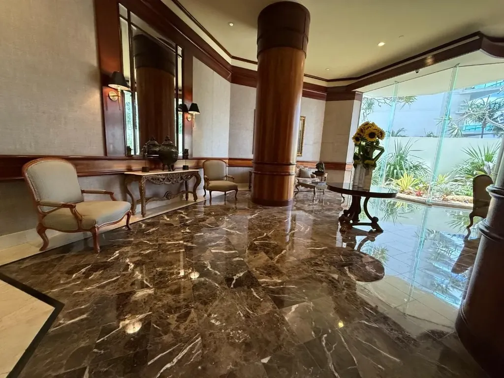 20185 E Country Club Drive Aventura FL 33180