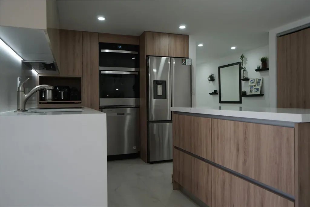 6941 Carlyle Avenue Miami Beach FL 33141