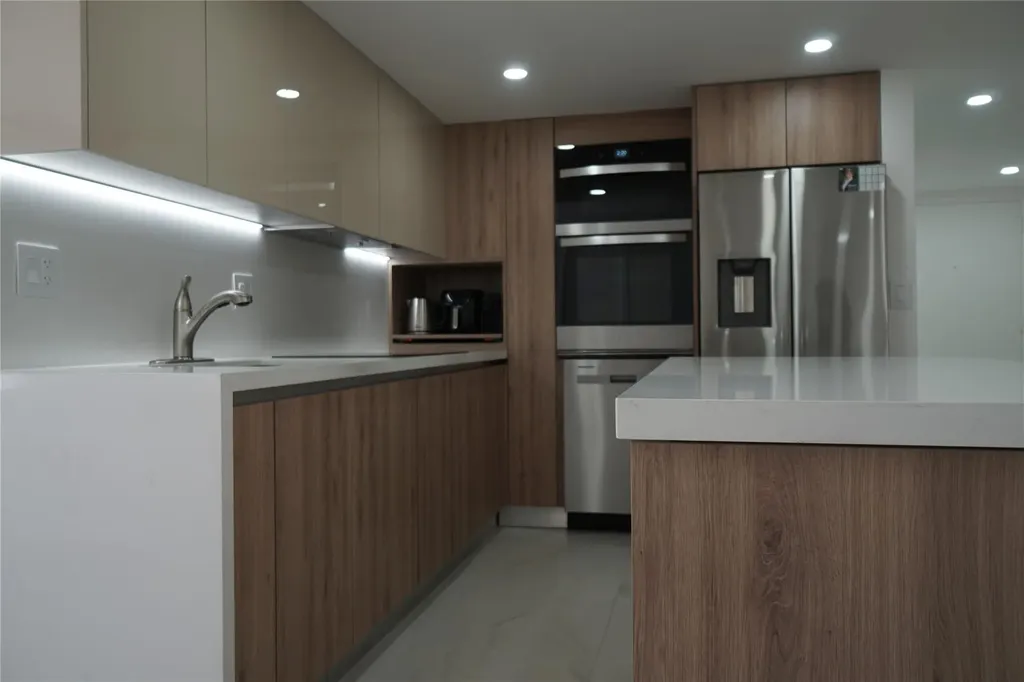 6941 Carlyle Avenue Miami Beach FL 33141