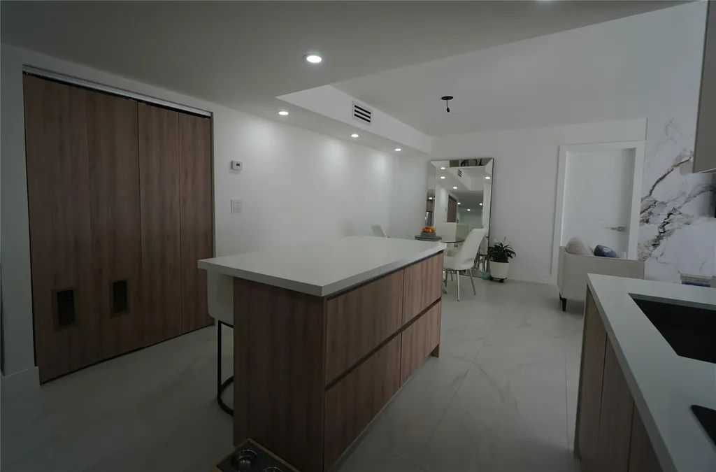 6941 Carlyle Avenue Miami Beach FL 33141