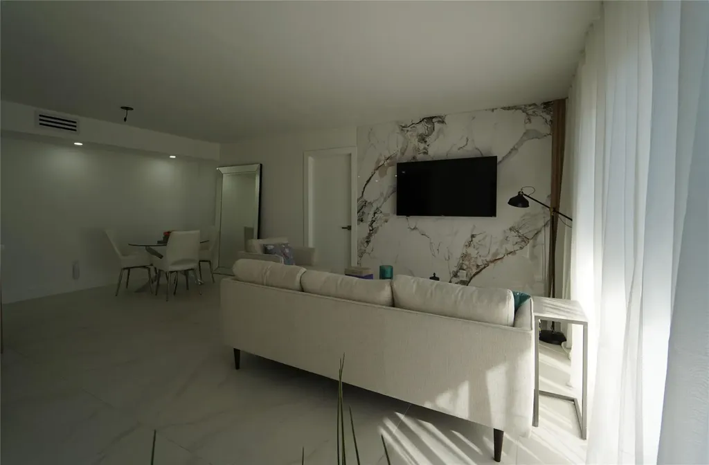 6941 Carlyle Avenue Miami Beach FL 33141