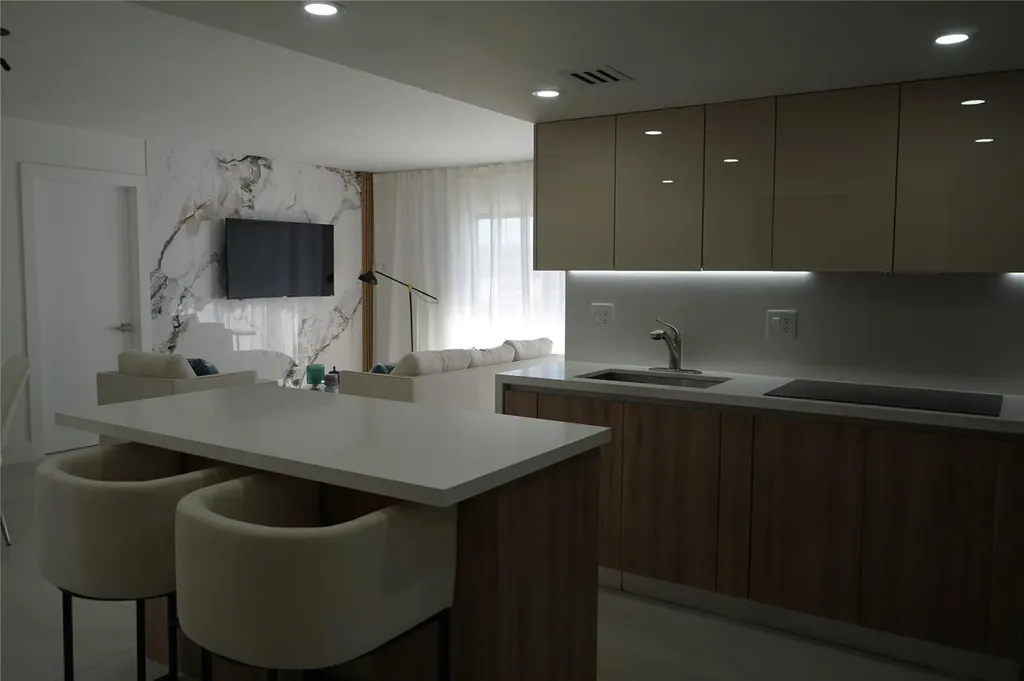 6941 Carlyle Avenue Miami Beach FL 33141