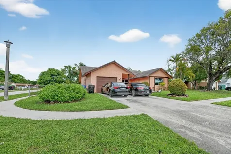 7527 SW 7th Place North Lauderdale FL 33068