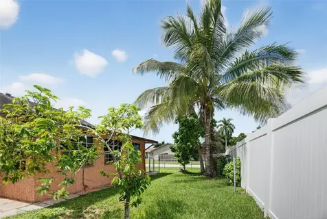 7527 SW 7th Place North Lauderdale FL 33068
