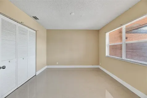 7527 SW 7th Place North Lauderdale FL 33068