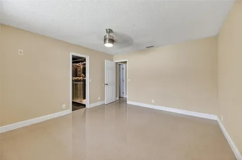 7527 SW 7th Place North Lauderdale FL 33068