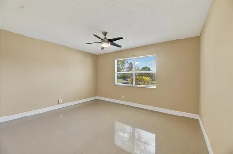 7527 SW 7th Place North Lauderdale FL 33068