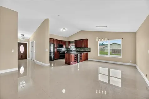 7527 SW 7th Place North Lauderdale FL 33068