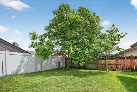 7527 SW 7th Place North Lauderdale FL 33068